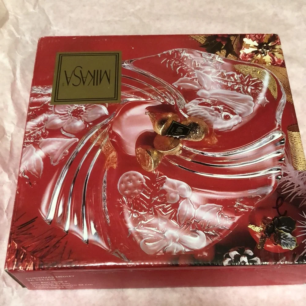 Mikasa Christmas Medley 9” Bon Bon Plate